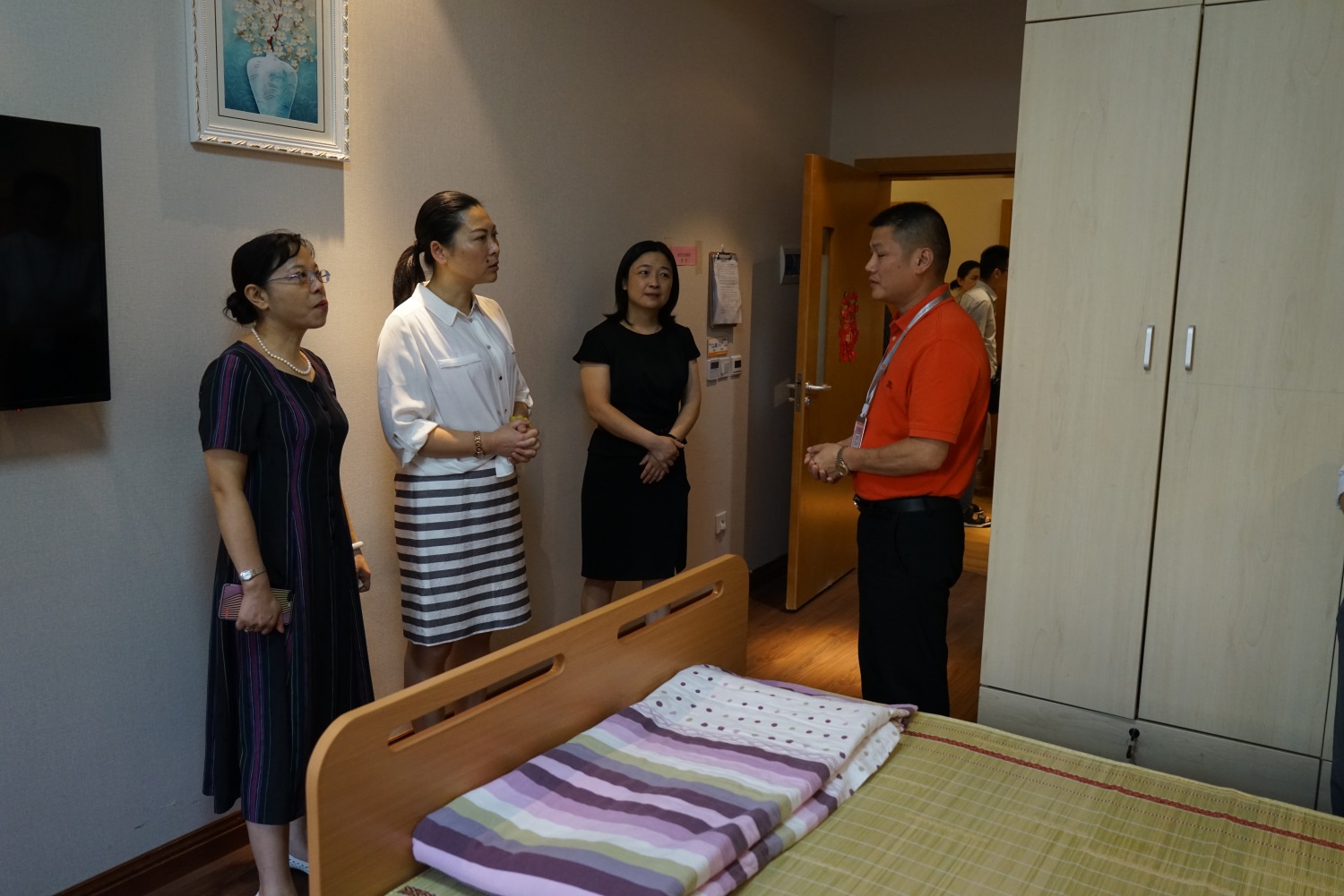 6参观A区一层双人间.JPG