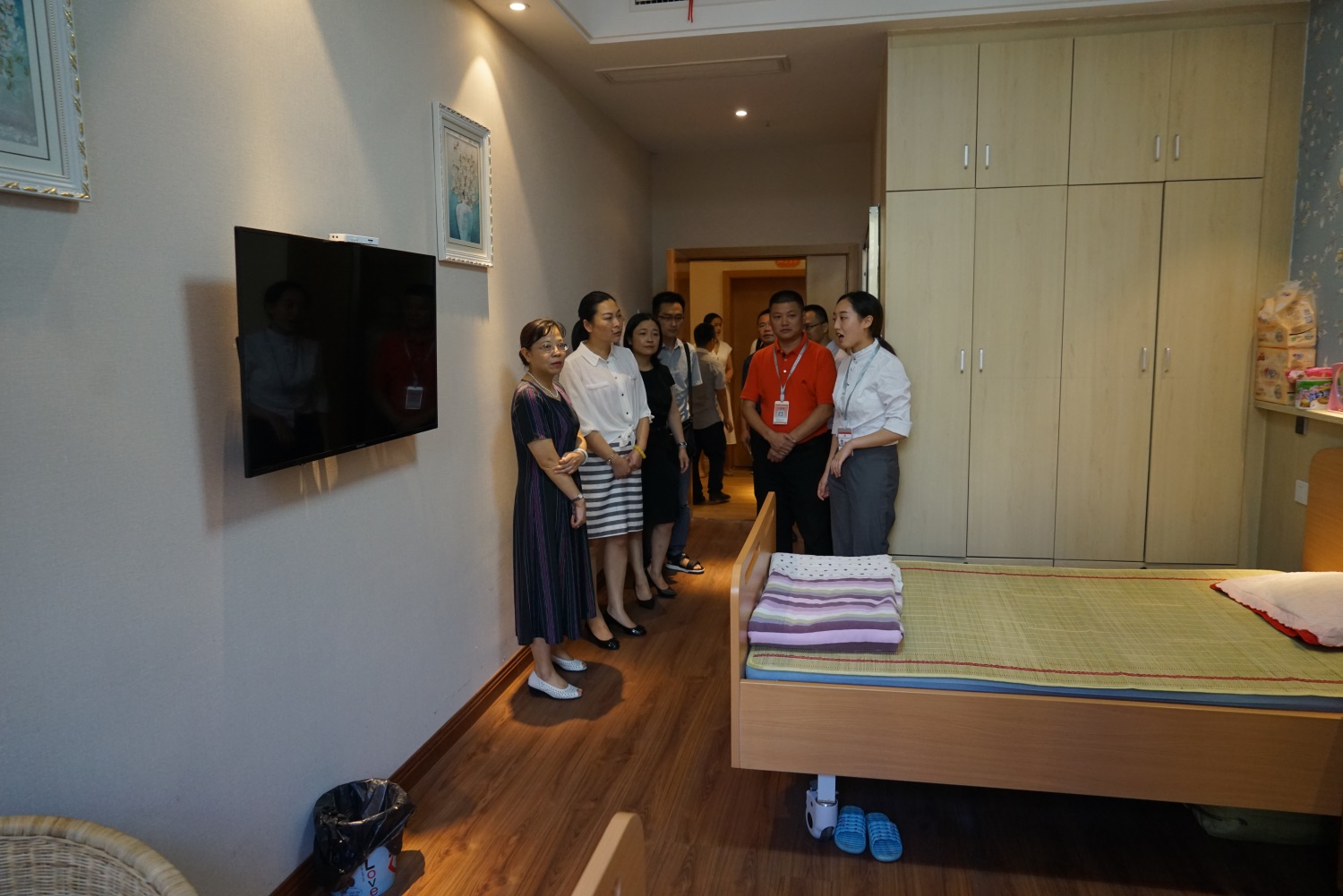 5参观A区一层双人间.JPG
