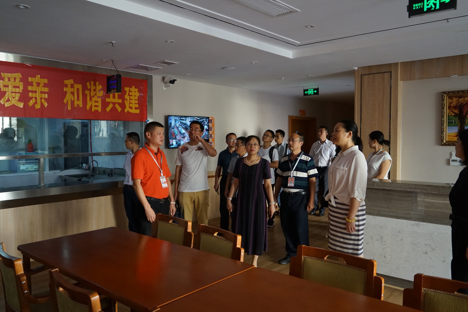 15参观餐厅.JPG
